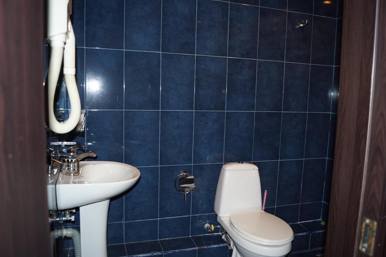 Iar Hotel Batoemi Buitenkant foto