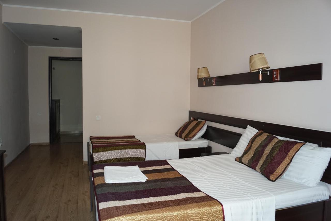 Iar Hotel Batoemi Buitenkant foto