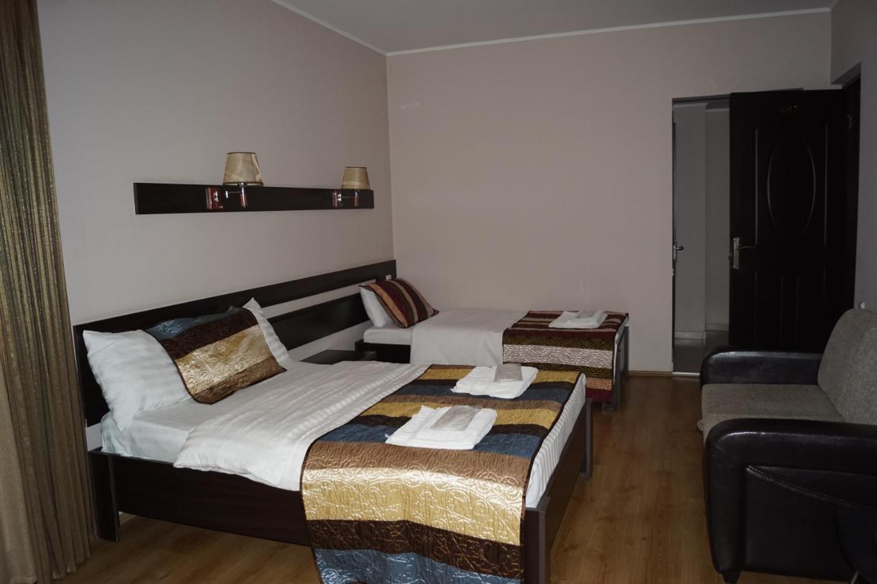 Iar Hotel Batoemi Buitenkant foto