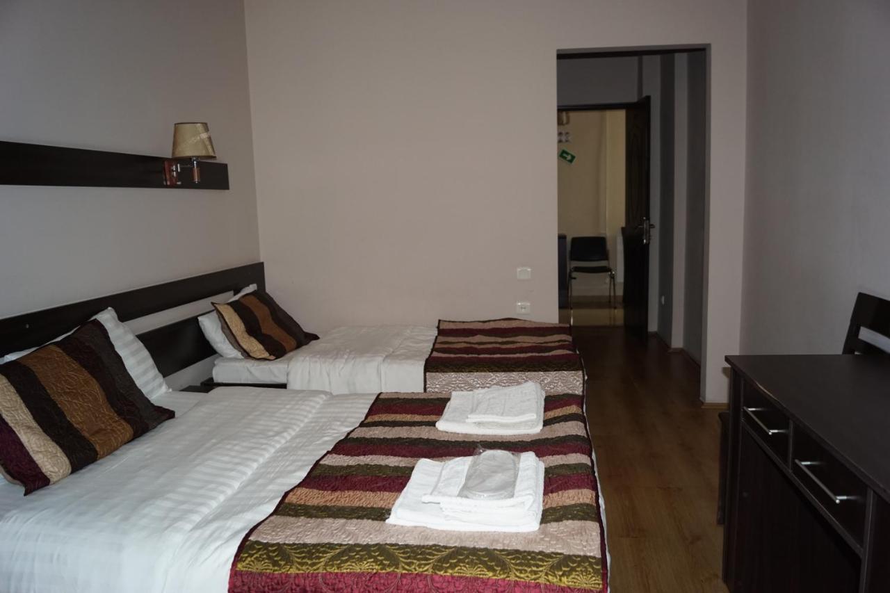 Iar Hotel Batoemi Buitenkant foto
