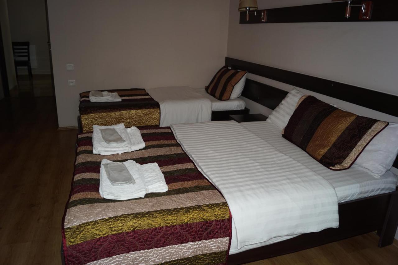 Iar Hotel Batoemi Buitenkant foto