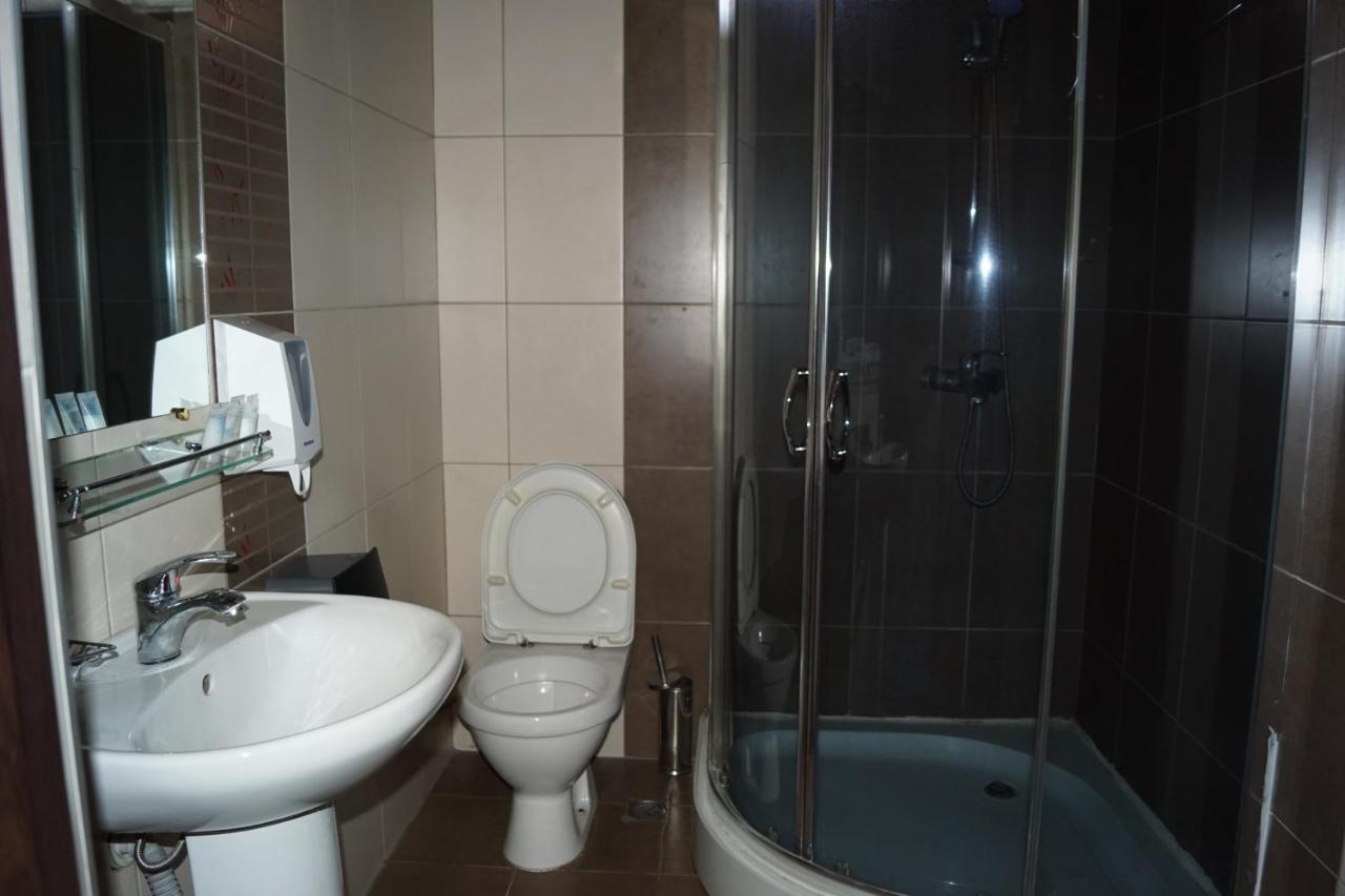 Iar Hotel Batoemi Buitenkant foto