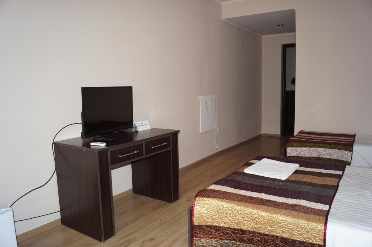 Iar Hotel Batoemi Buitenkant foto