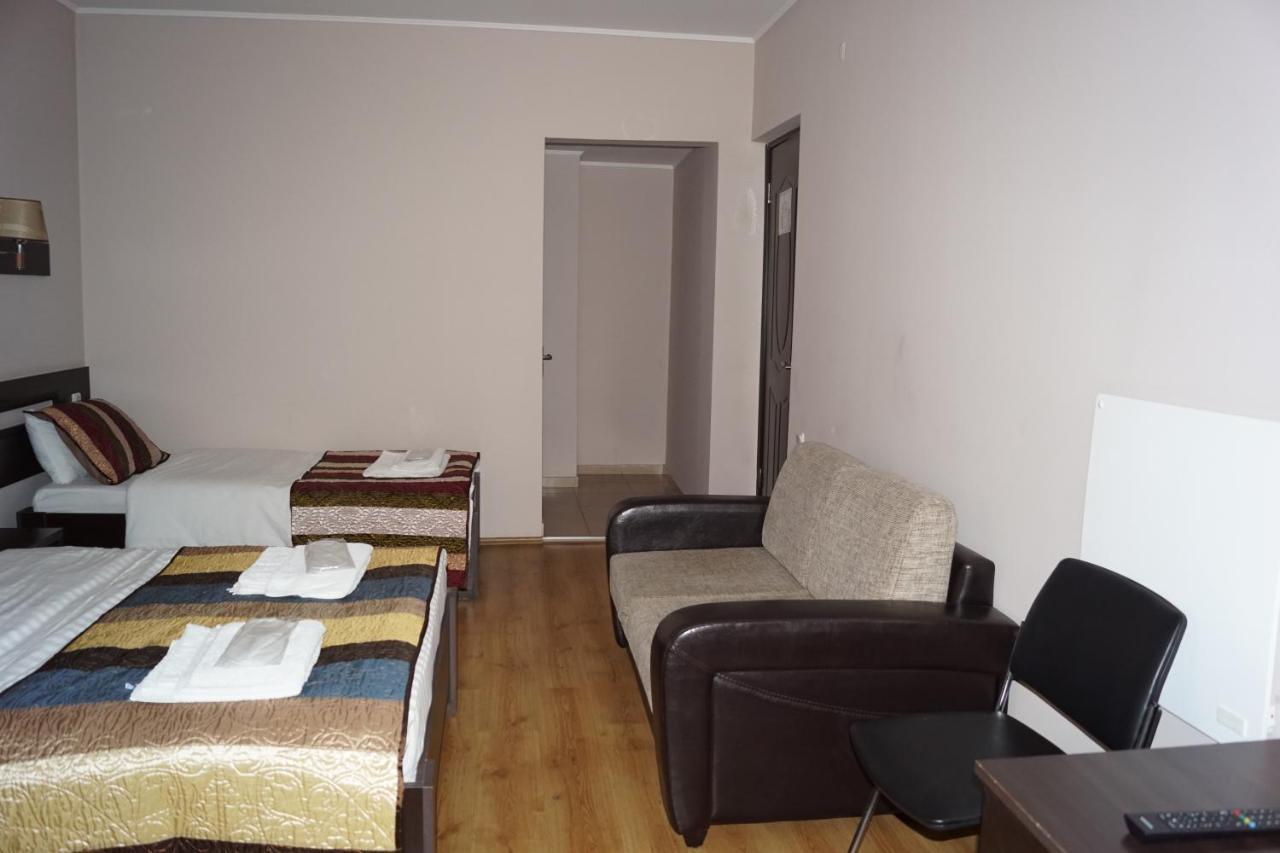 Iar Hotel Batoemi Buitenkant foto
