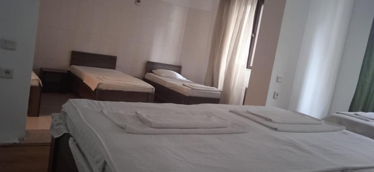 Iar Hotel Batoemi Buitenkant foto