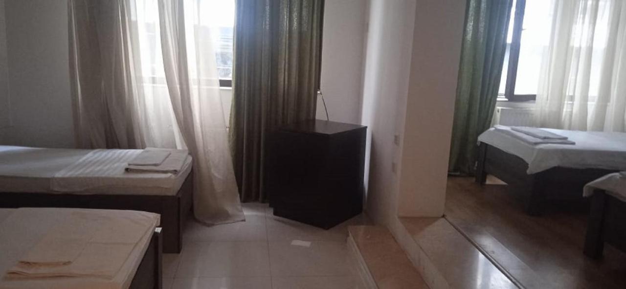 Iar Hotel Batoemi Buitenkant foto