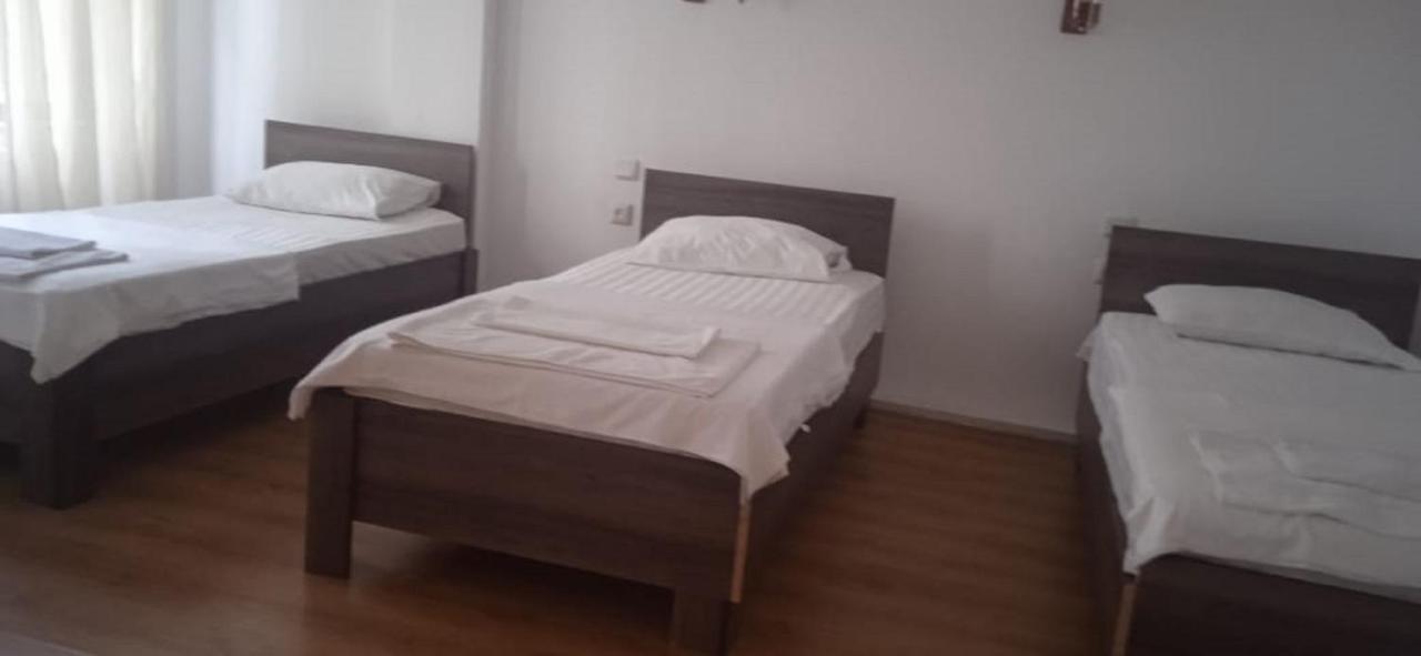 Iar Hotel Batoemi Buitenkant foto