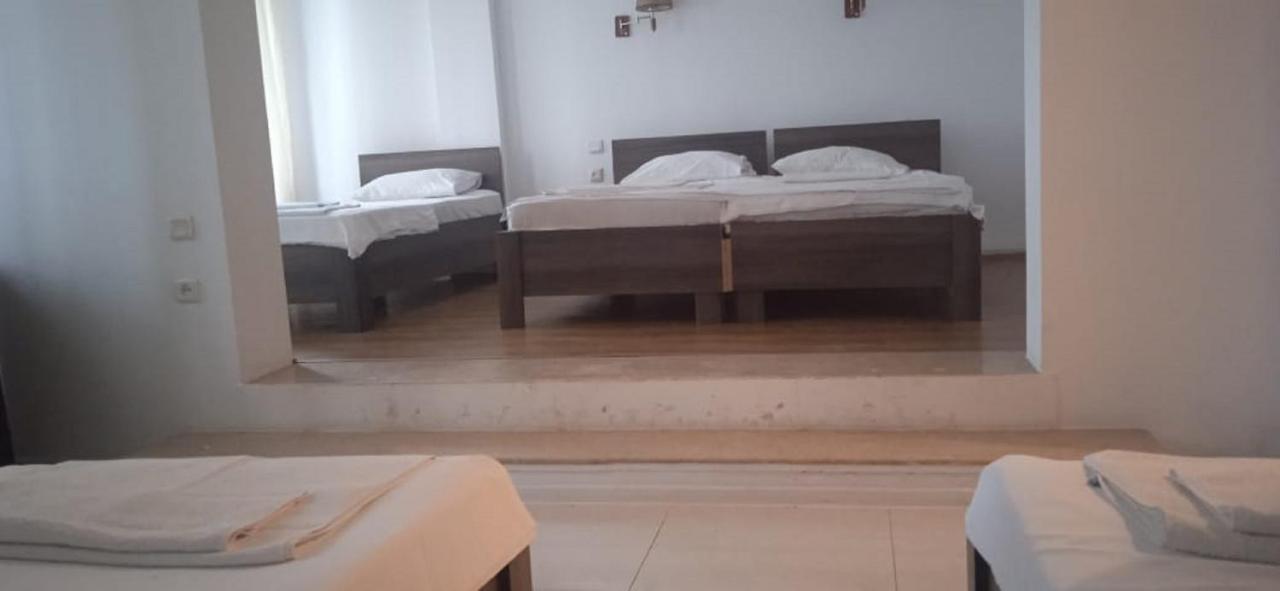 Iar Hotel Batoemi Buitenkant foto