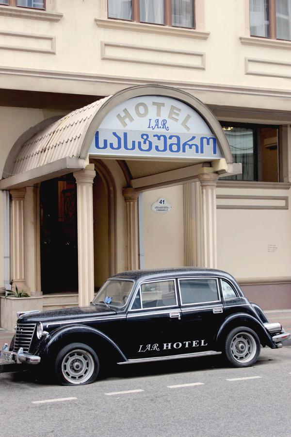 Iar Hotel Batoemi Buitenkant foto