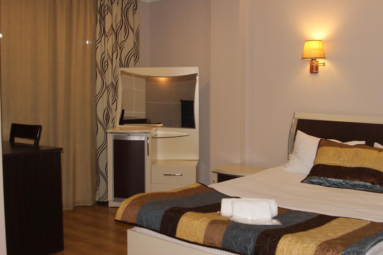 Iar Hotel Batoemi Buitenkant foto