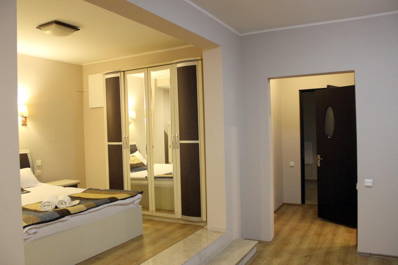 Iar Hotel Batoemi Buitenkant foto
