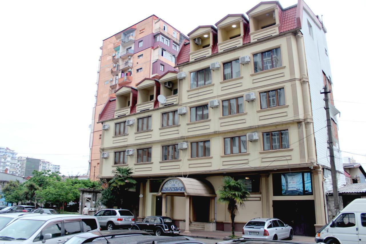 Iar Hotel Batoemi Buitenkant foto