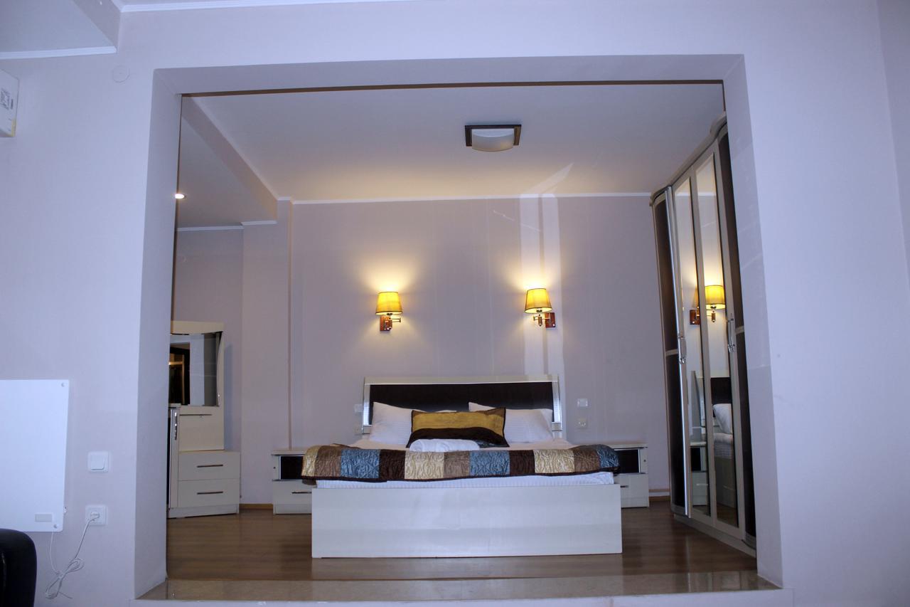 Iar Hotel Batoemi Buitenkant foto