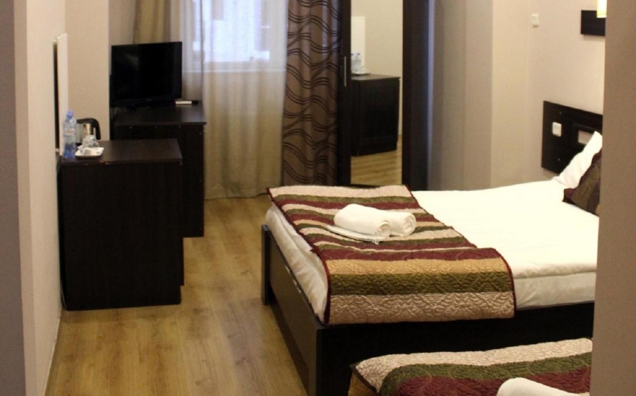 Iar Hotel Batoemi Buitenkant foto