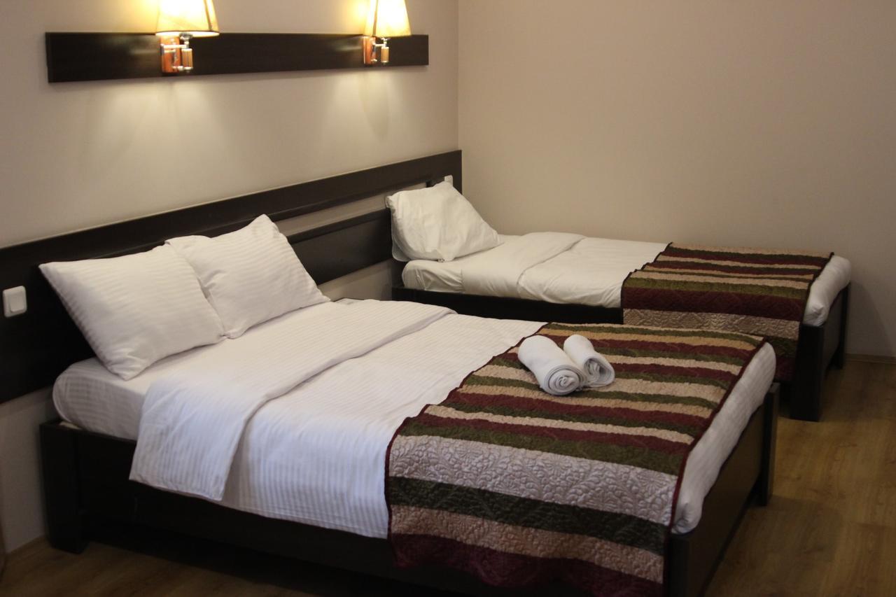 Iar Hotel Batoemi Buitenkant foto