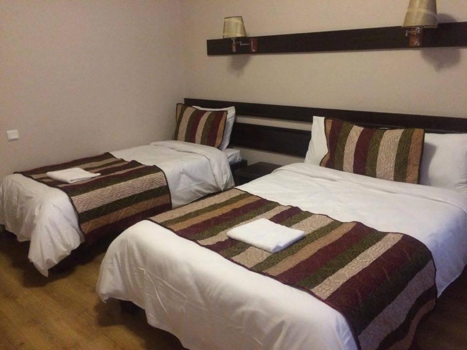 Iar Hotel Batoemi Buitenkant foto